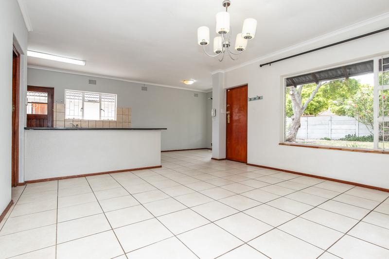 To Let 3 Bedroom Property for Rent in Meadowridge Western Cape